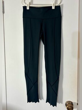 Vie Active Disney Scalloped Black High-Waist Seam Detail Leggings Women’s Small